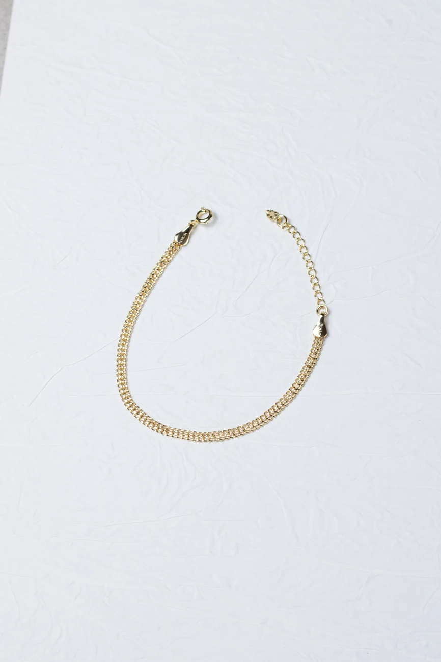Pulseira dourada da Coleção Traços FACRISA